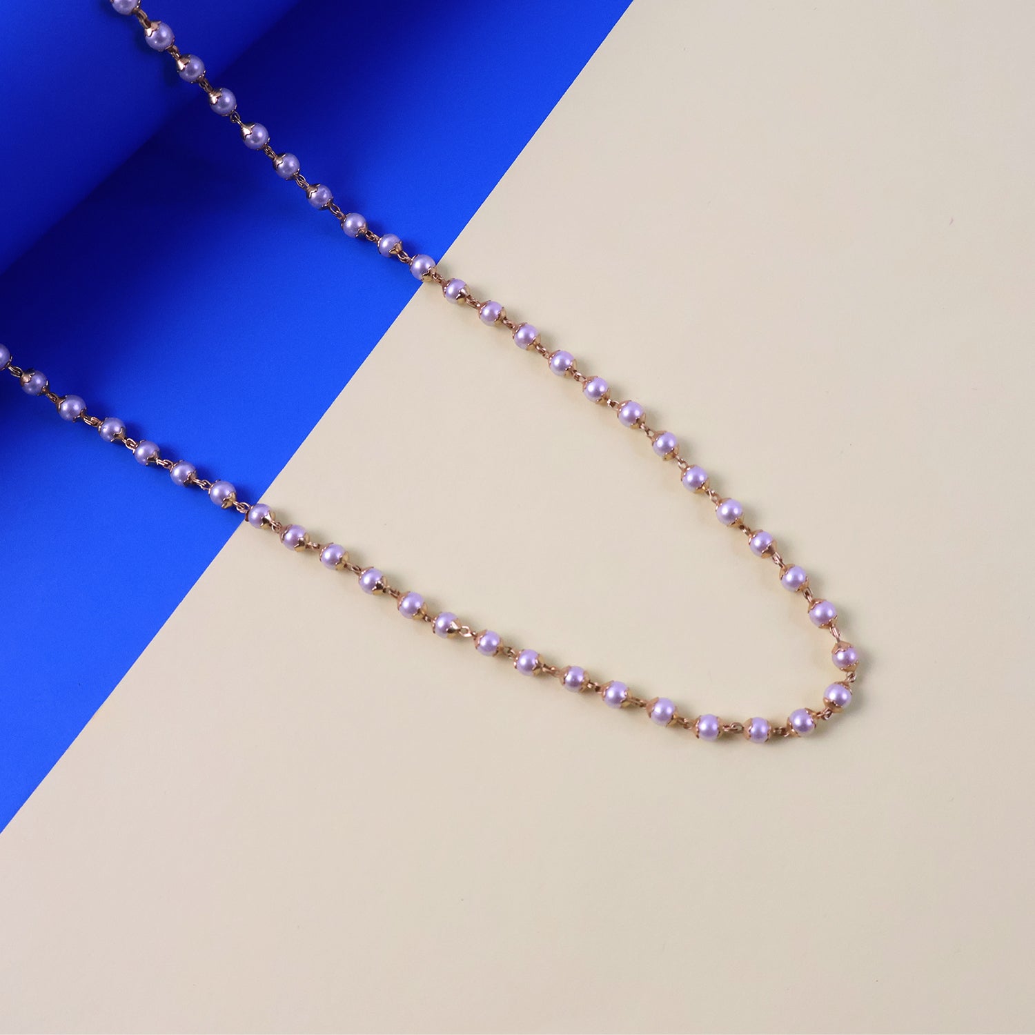 Stylish gold chain necklace        
