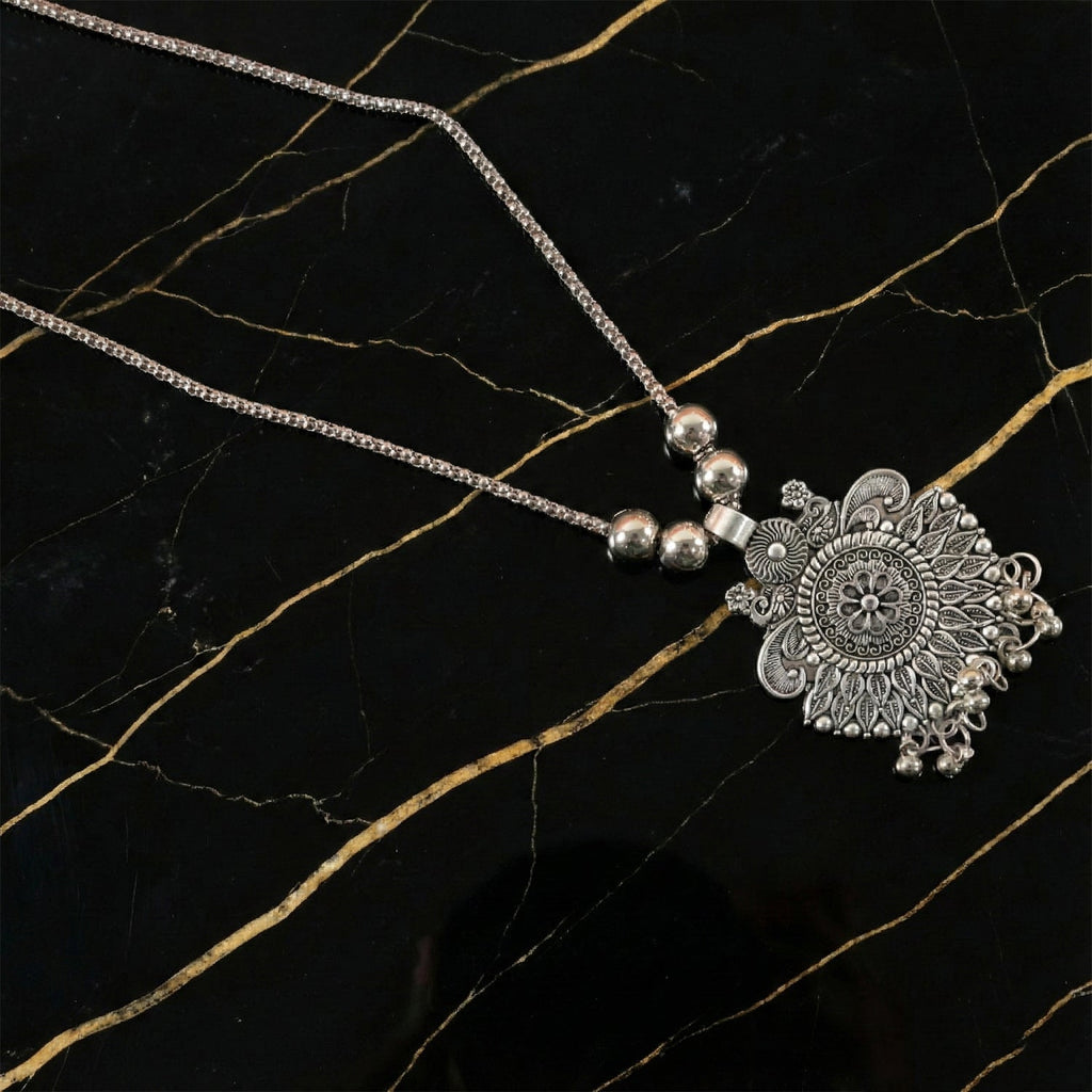 Indian silver pendant        
