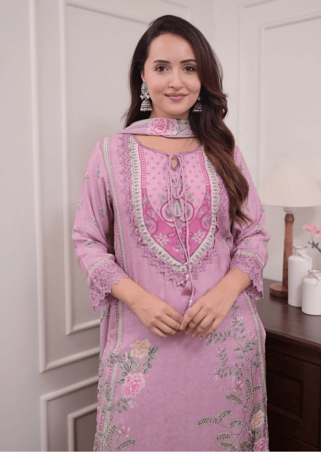 Lilac Muslin Digital Print Hand-Embroidered Pakistani Suit Set-2